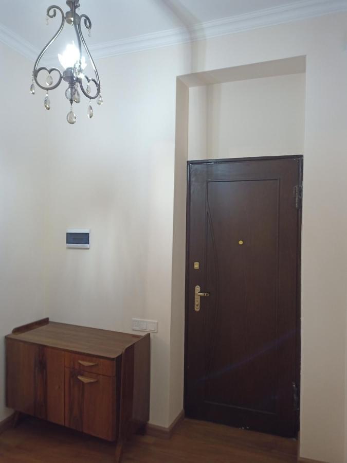 Spacious One Bedroom Apartment In The City Centre Yerevan Luaran gambar