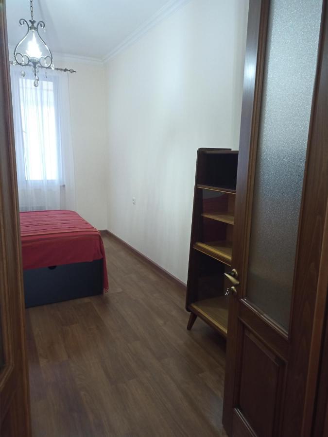 Spacious One Bedroom Apartment In The City Centre Yerevan Luaran gambar