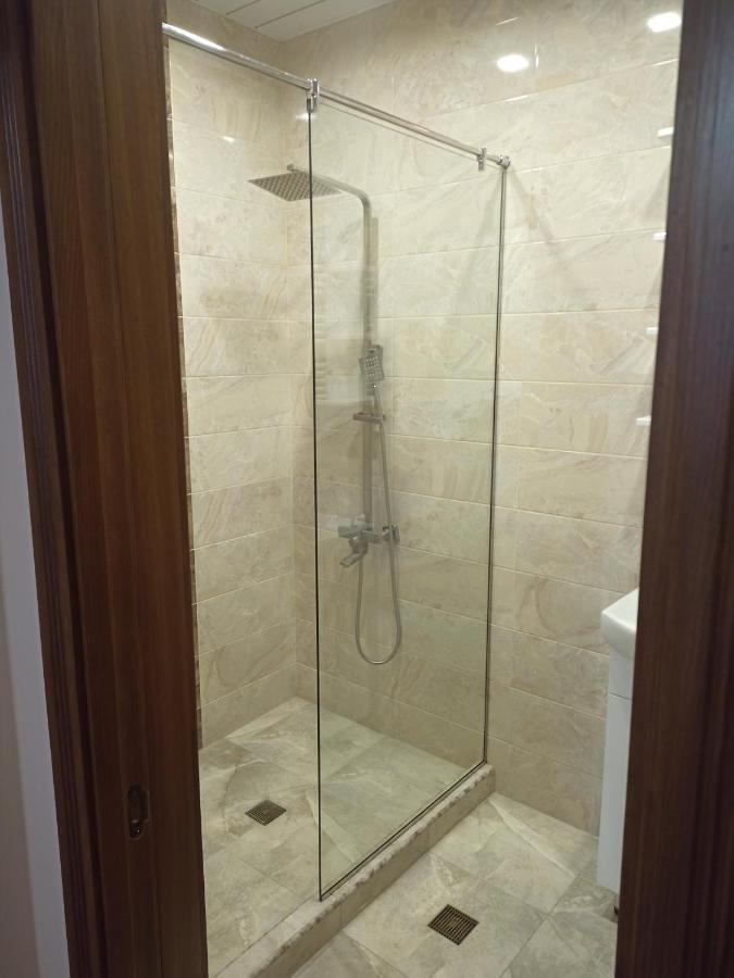 Spacious One Bedroom Apartment In The City Centre Yerevan Luaran gambar