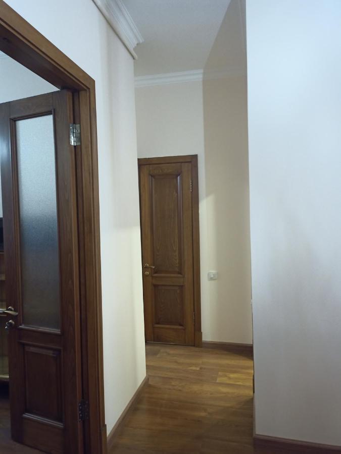 Spacious One Bedroom Apartment In The City Centre Yerevan Luaran gambar