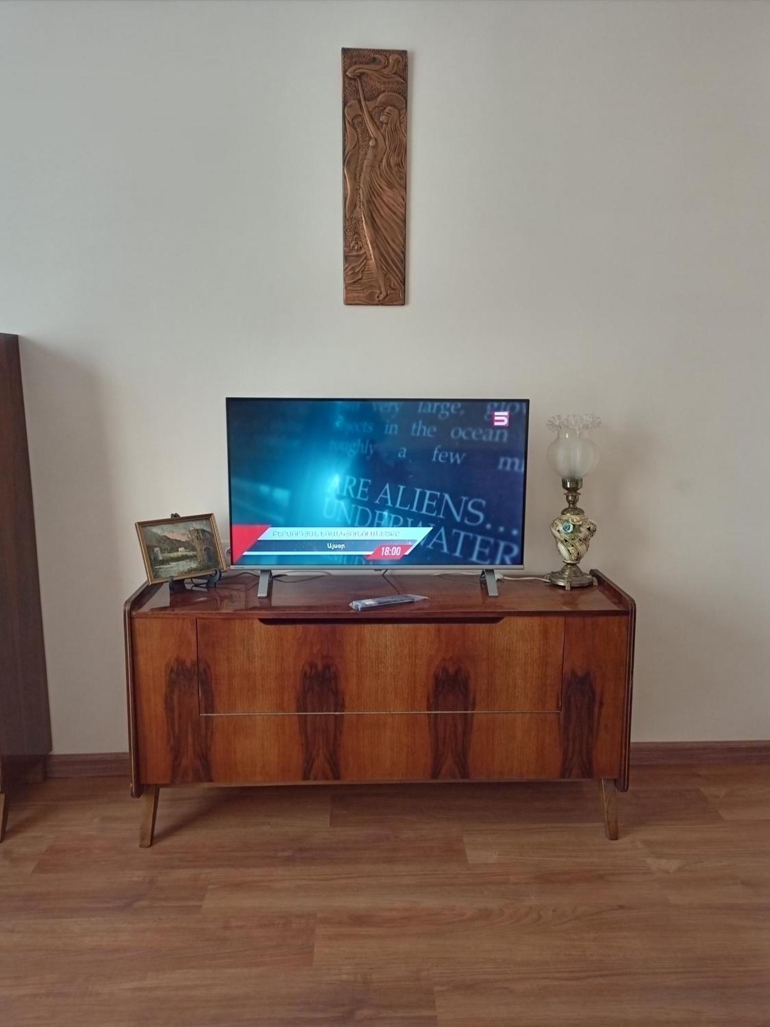 Spacious One Bedroom Apartment In The City Centre Yerevan Luaran gambar
